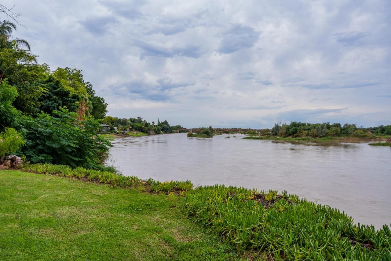 Riverbank Lodge Апингтон Экстерьер фото
