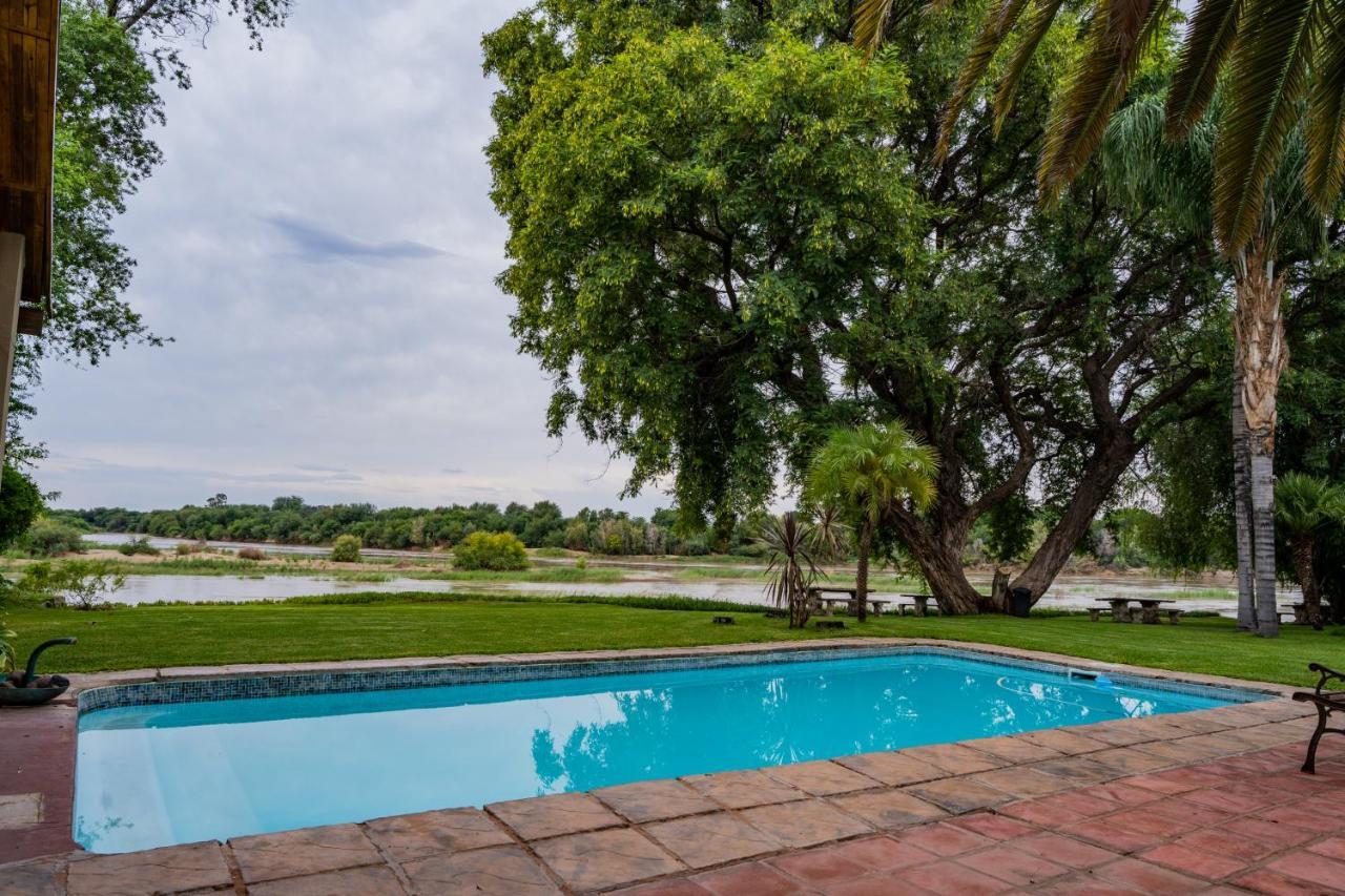 Riverbank Lodge Апингтон Экстерьер фото