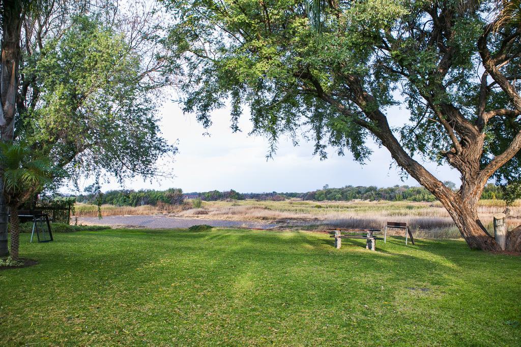 Riverbank Lodge Апингтон Экстерьер фото
